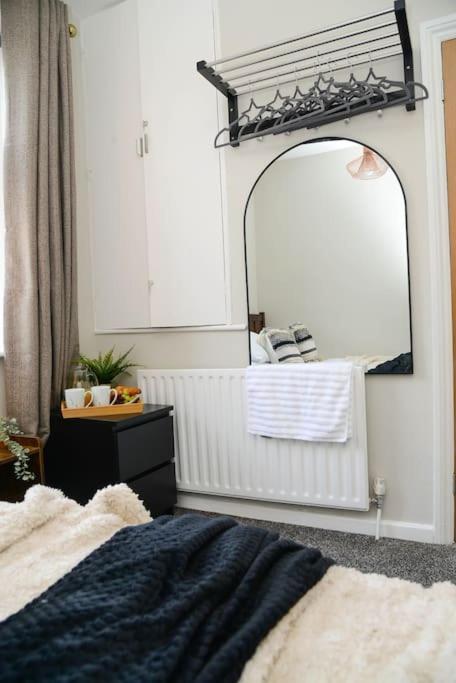 Appartement Delightful 2 Bed Town Centre House, Sleeps 4 à Barnsley Extérieur photo