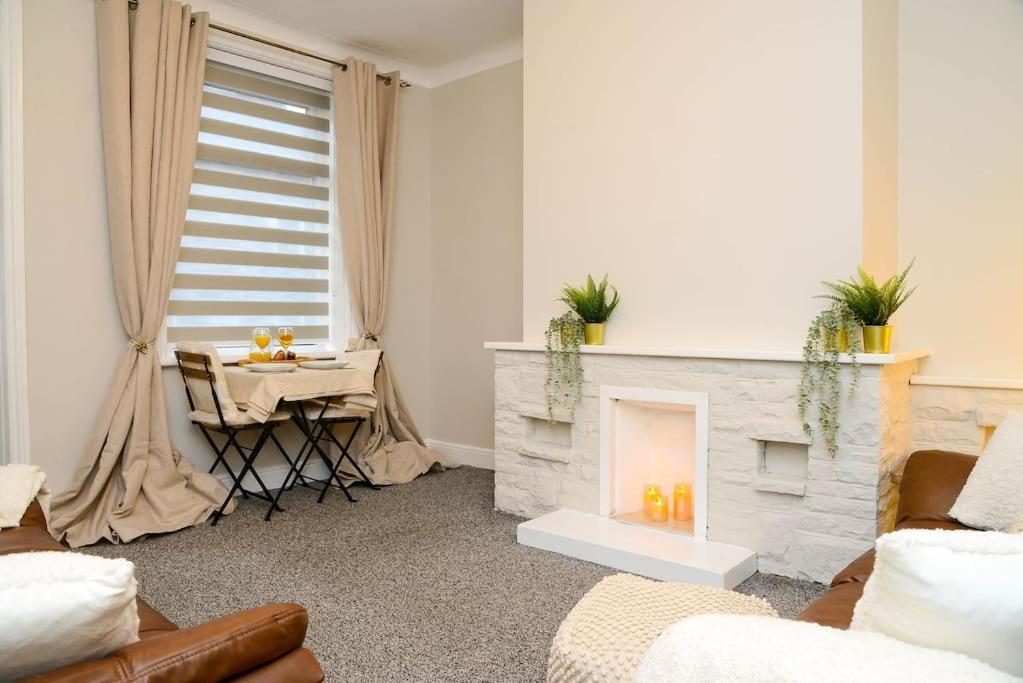 Appartement Delightful 2 Bed Town Centre House, Sleeps 4 à Barnsley Extérieur photo