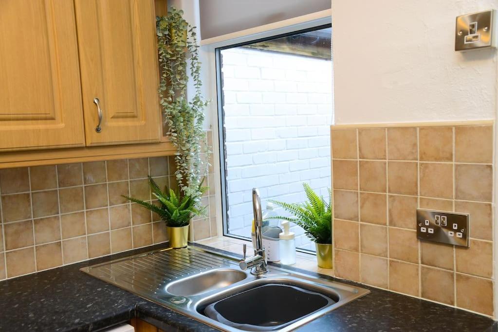Appartement Delightful 2 Bed Town Centre House, Sleeps 4 à Barnsley Extérieur photo