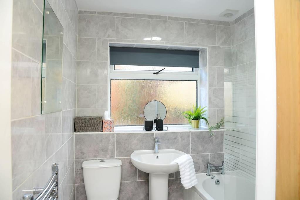 Appartement Delightful 2 Bed Town Centre House, Sleeps 4 à Barnsley Extérieur photo